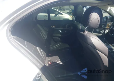 2015 Mercedes-Benz C 300 из США, поврежденный, VIN 55SWF4JB3FU082959